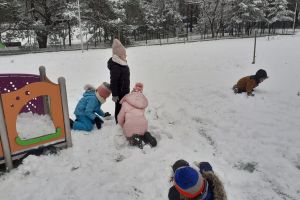 3 śnieg, zabawa