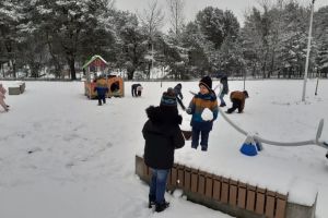 4 śnieg, zabawa