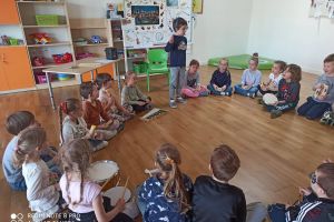 zajęcia instrumenty 2-dzieci, instrumenty