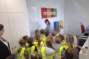 bank 8