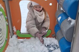 Zabawy na śniegu w listopadzie