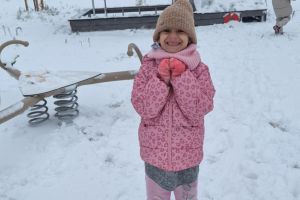 Zabawy na śniegu w listopadzie