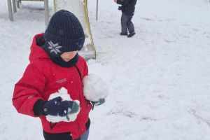 Zabawy na śniegu w listopadzie