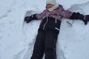 Zabawy na śniegu w listopadzie