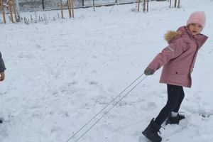Zabawy na śniegu w listopadzie