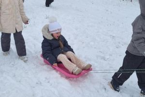 Zabawy na śniegu w listopadzie
