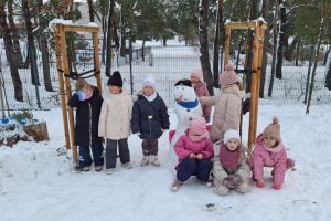 Zabawy na śniegu w listopadzie