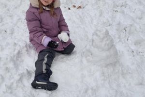 Zabawy na śniegu w listopadzie