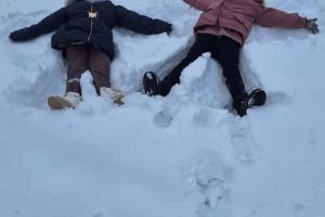 Zabawy na śniegu w listopadzie