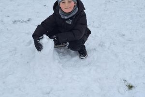 Zabawy na śniegu w listopadzie