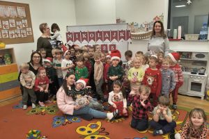 Mikołajki - ubieranie choinki