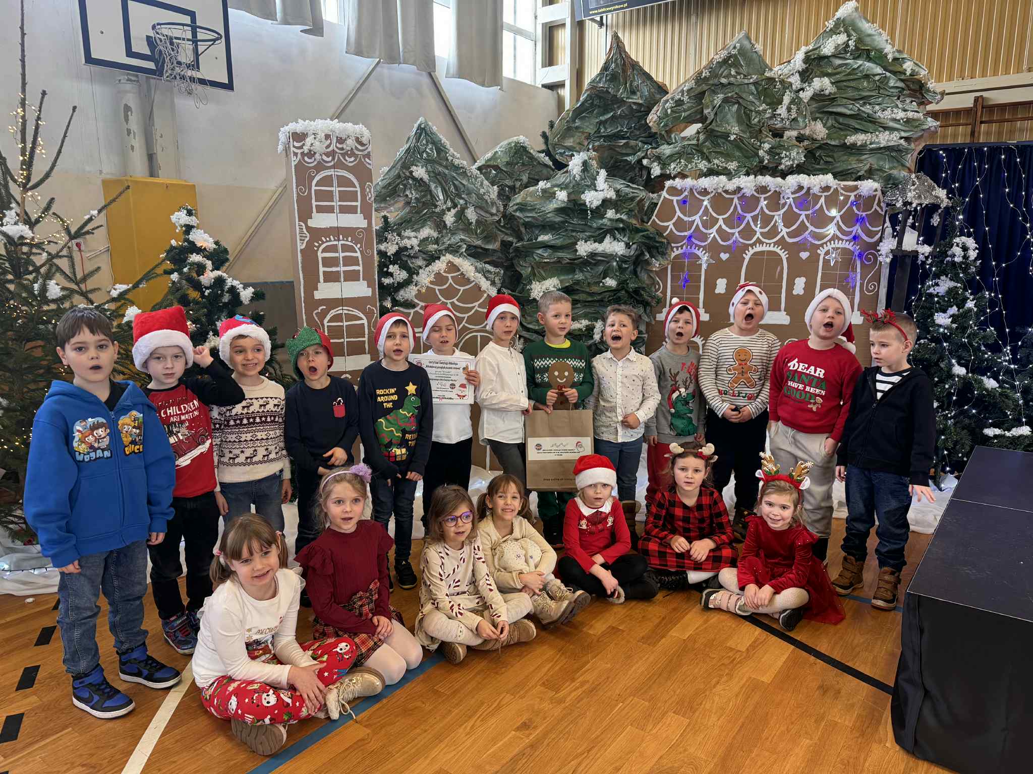 Sarenki na przeglądzie piosenki mikołajkowej