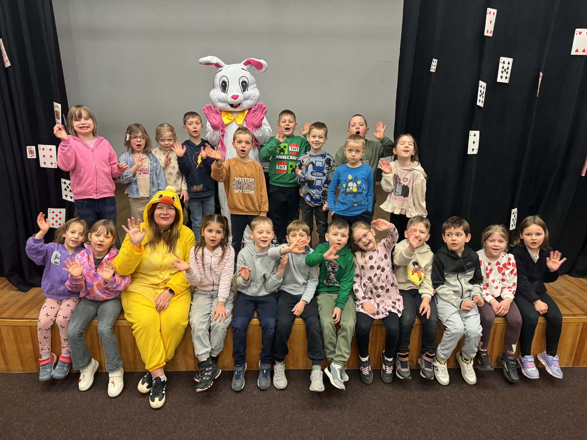 Jeżyki i Sarenki na spotkaniu z Wielkanocnym Zajączkiem